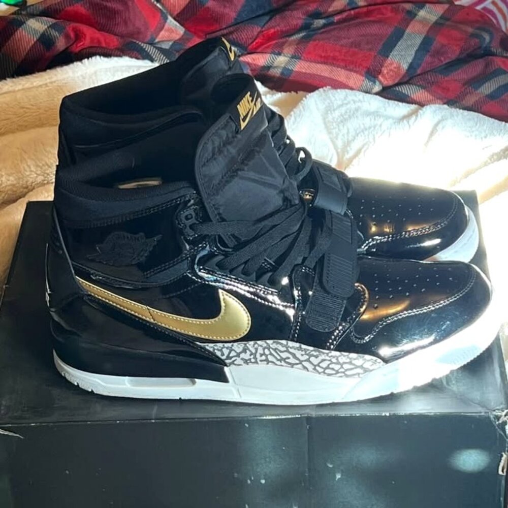 NIKE Air Jordan Legacy 312 Black Gold Patent